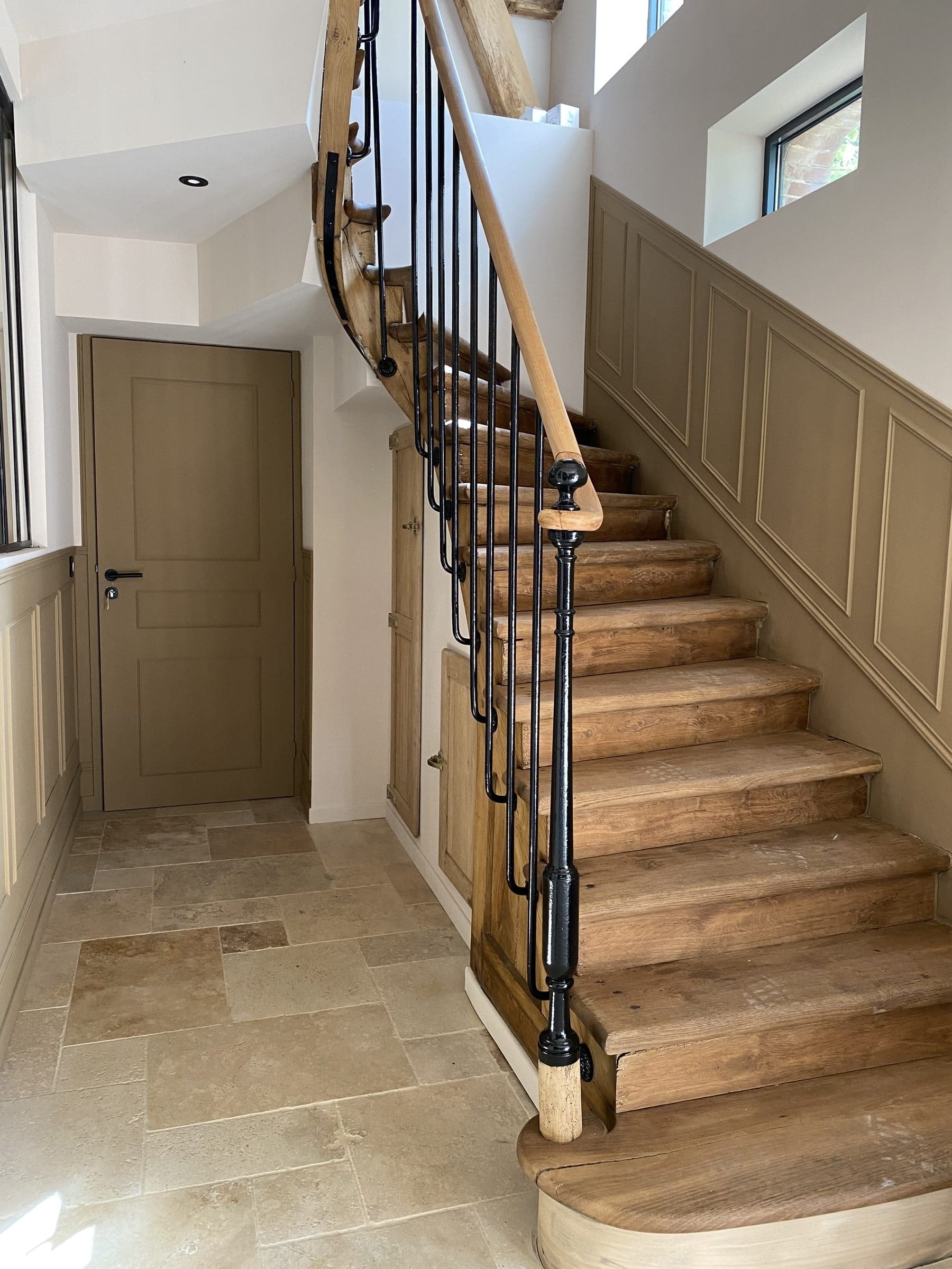 L’escalier en chêne vers l’étage
